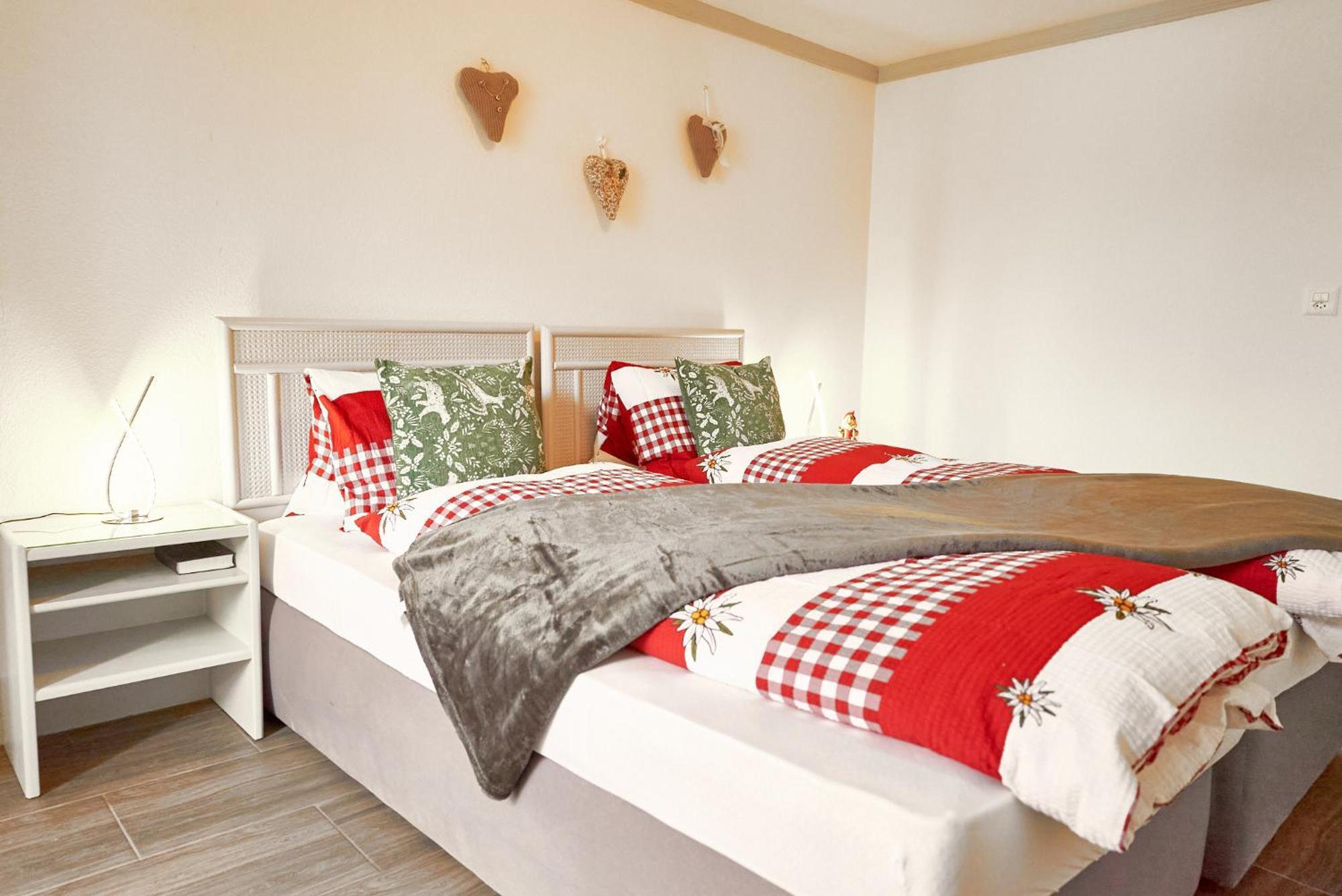 Double Room By Interlaken. Parking Därligen Εξωτερικό φωτογραφία